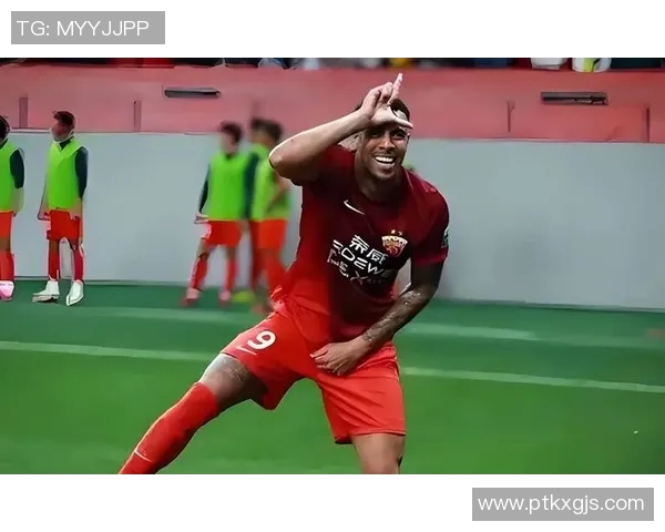 足球明星齐聚肥伦秀展现风采精彩瞬间引发球迷热议